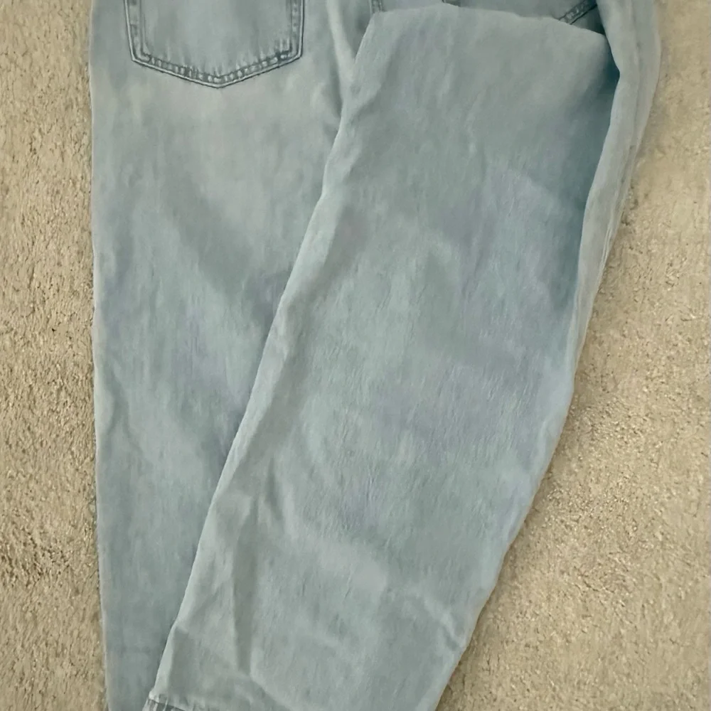 Zara Blue Denim Jeans with Faded Wash - Picture 2 of 3